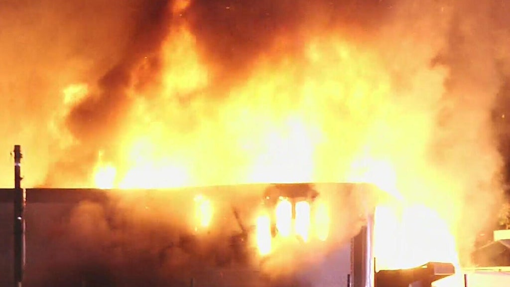 Video shows intense fire that broke out at mobile home in West Little River — CBS Miami, Altamonte Springs Community news