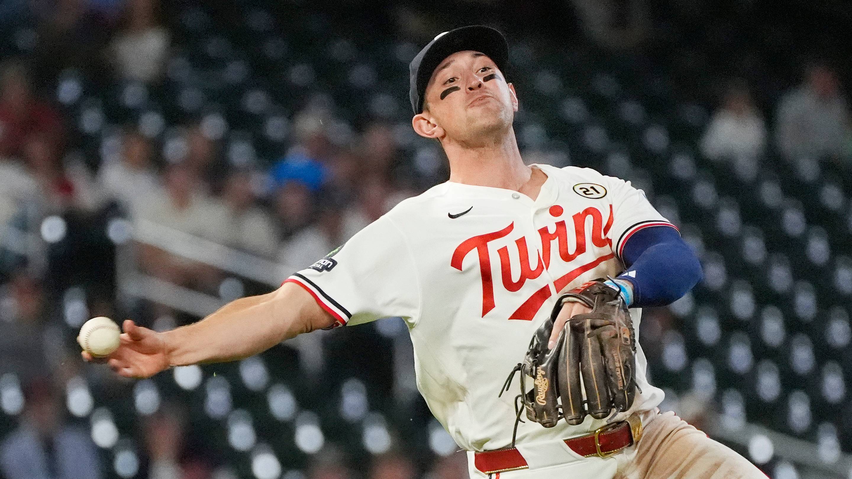 Brooks Lee's Gold Glove nomination further vindicates Twins' decision to move him to third base — Puckett's Pond (Twins), Altamonte Springs Sports news