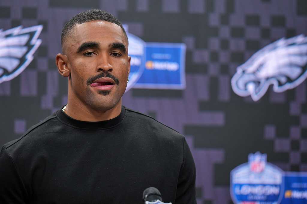Eagles QB Jalen Hurts on IR due to blood clot — WESH 2 Orlando, Altamonte Springs Sports news