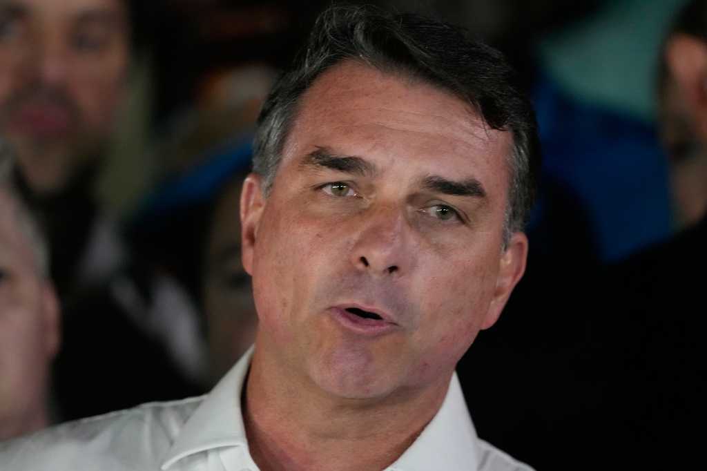 Defeated Brazilian presidential candidate Flávio Bolsonaro and his family land in Miami — Altamonte Springs Community news