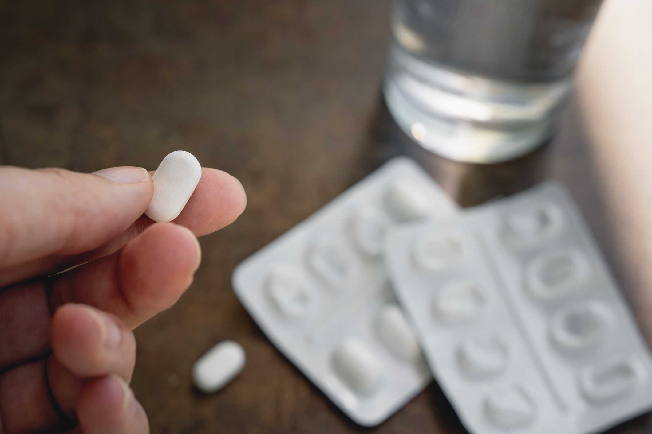 Reports of discolored tablets lead FDA to recall Amazon-branded acetaminophen bottles — WESH 2 Orlando, Altamonte Springs Community news