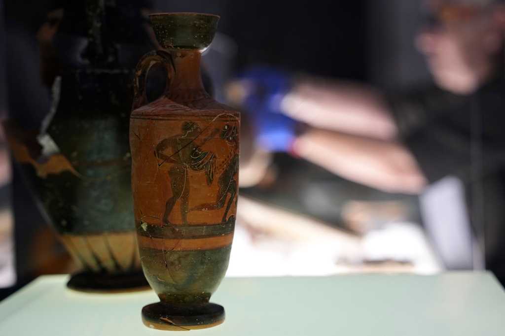 Israel returns over a dozen artifacts as Greece pushes to bring antiques home — WESH 2 Orlando