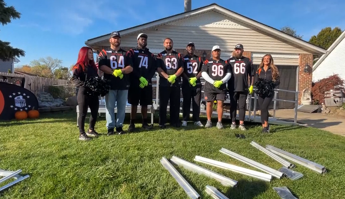NFL players help build mobility ramp for veteran in need — WESH 2 Orlando