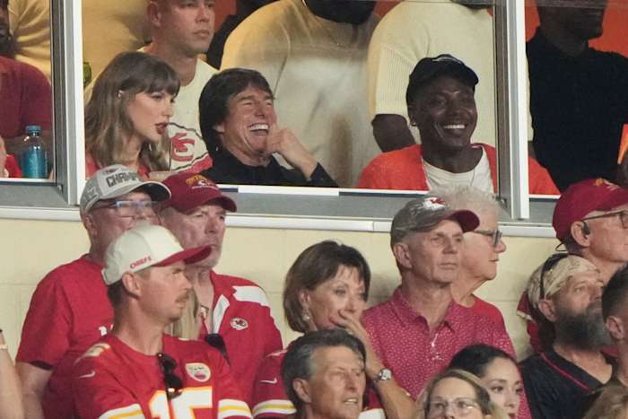 Taylor Swift skips the Emmys for Arrowhead, cheering on hubby Travis Kelce alongside Tom Cruise — ClickOrlando Sports, Altamonte Springs Business news